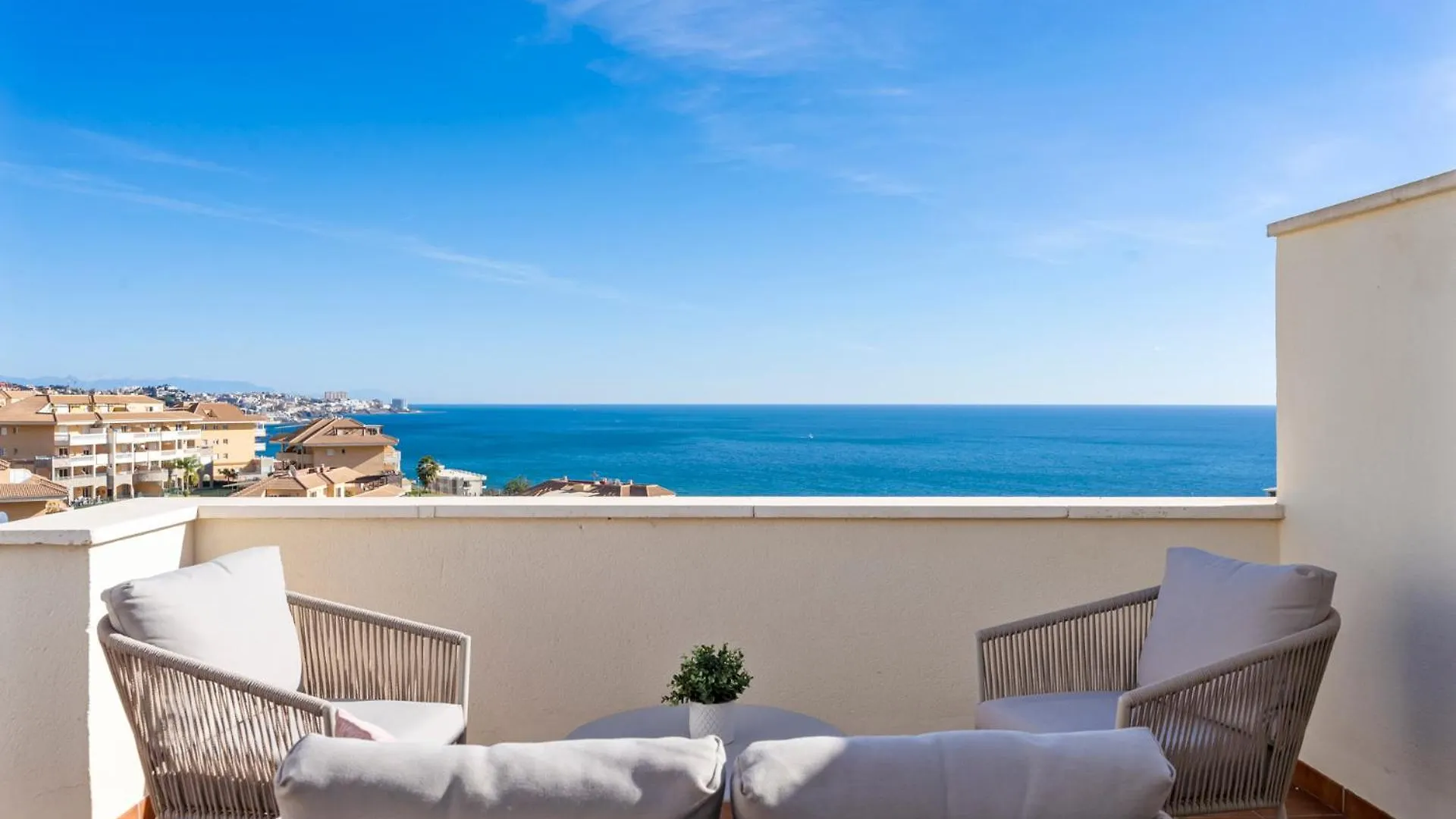 Stunning Townhouse With Pool, Gym And Seaviews By Costarentals - Ref 162 フエンヒロラ