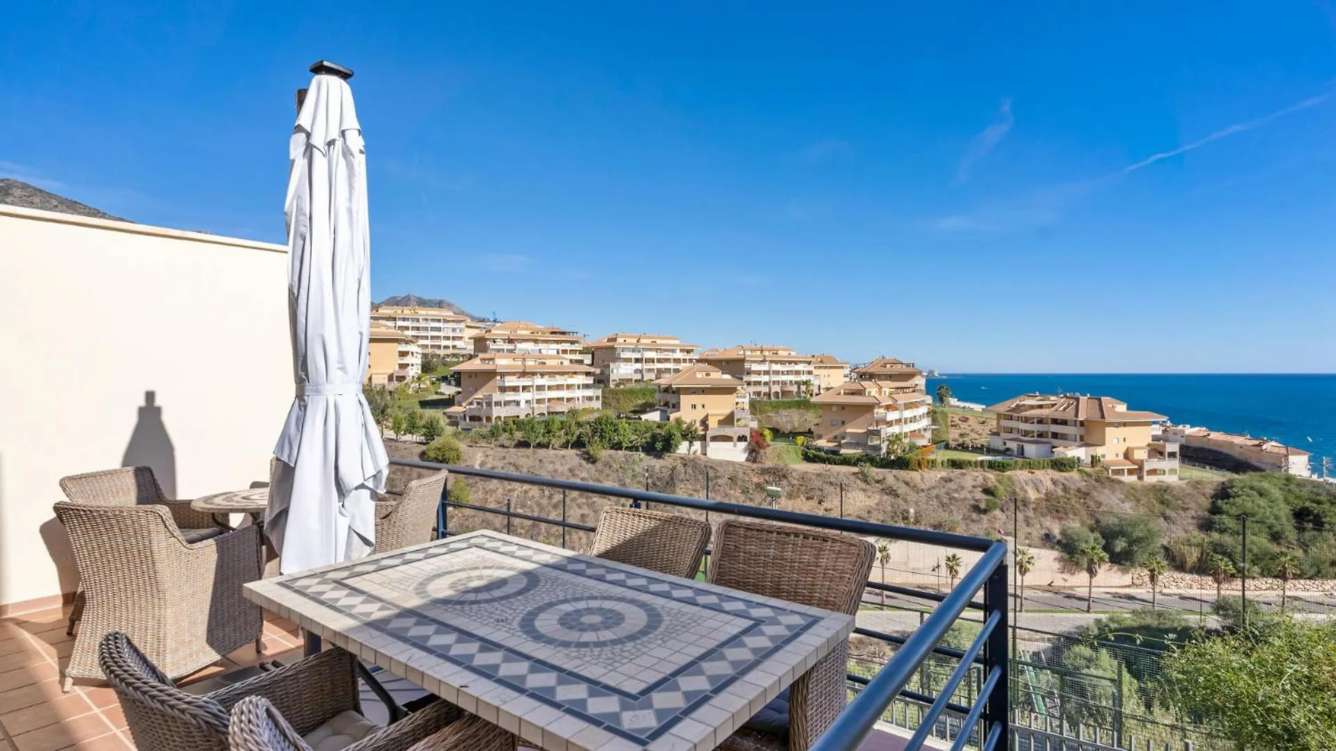 Stunning Townhouse With Pool, Gym And Seaviews By Costarentals - Ref 162 フエンヒロラ アパート