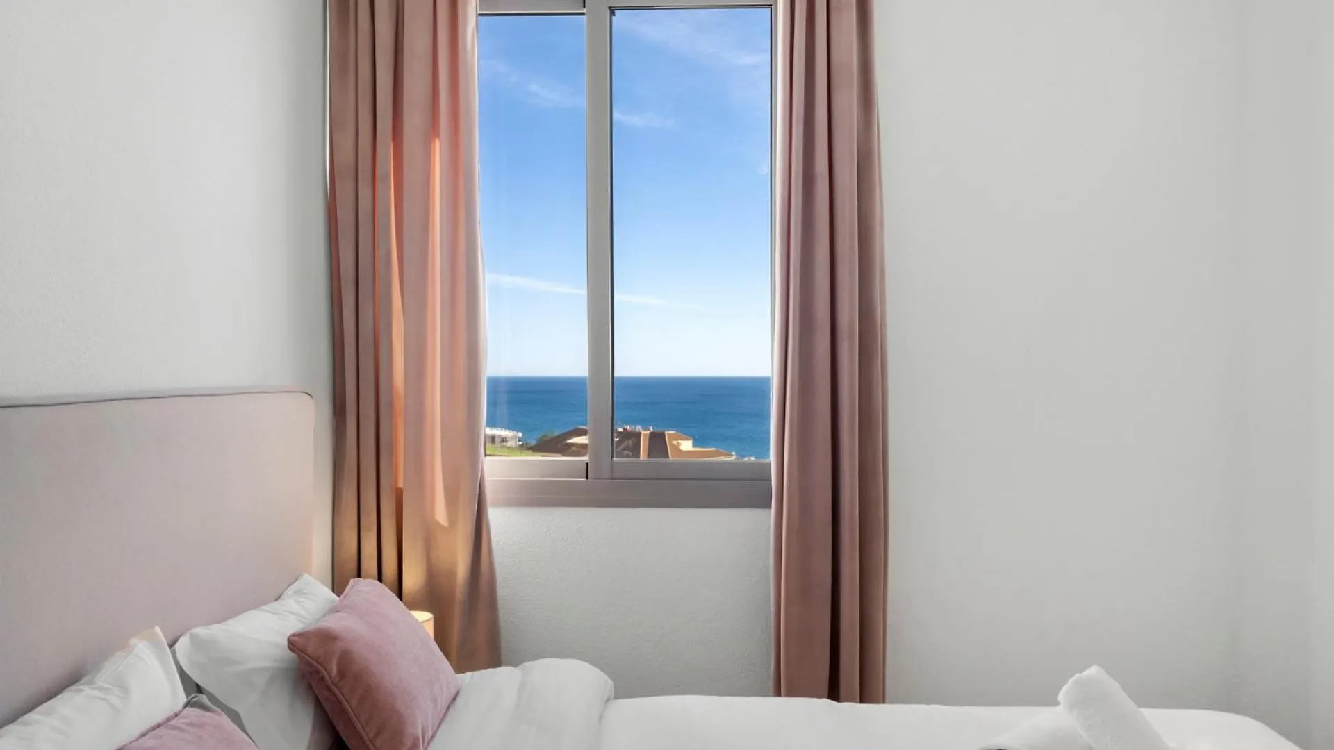 Stunning Townhouse With Pool, Gym And Seaviews By Costarentals - Ref 162 フエンヒロラ アパート